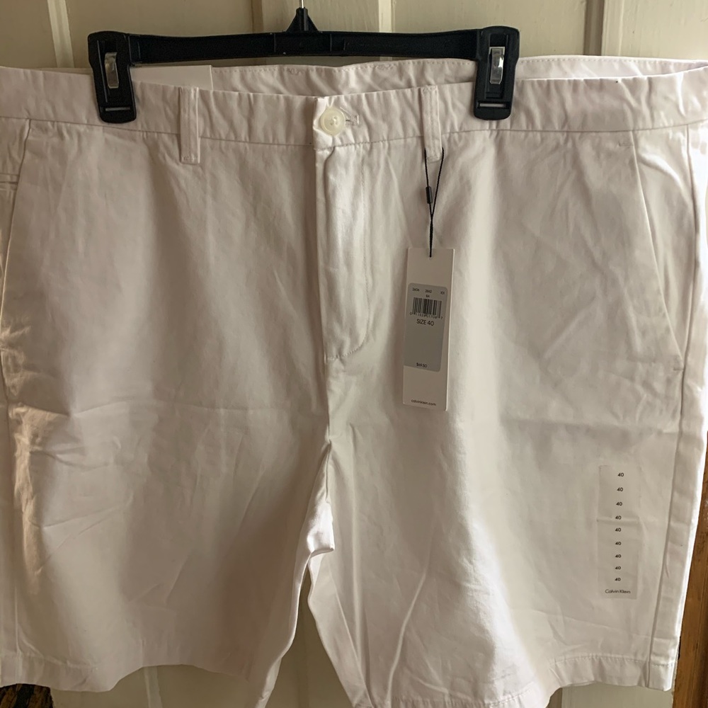 White Calvin Klein shorts chino